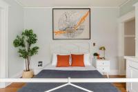 Stay Portland - PDX Art Deco Lounge - Local Eateries, Bars & Shops - B&B Portland