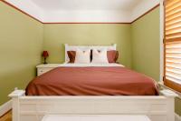 Stay Portland - Sun-filled Home in Buckman Neighborhood with 2BRs - B&B Portland