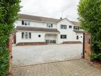 Pass the Keys Bright House with Smart TV Home Comforts - B&B Reading