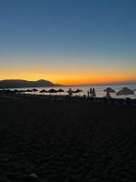Maroulla's Modern & Spacious Family Home near the Beach - Bed and Breakfast Limasol
