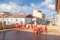 Amplia Casa Familiar con Terraza cerca de Granada y Sierra Nevada - Chambres d’hôtes Armilla