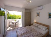 Studio apartment Georgina - Bed and Breakfast Novalja