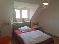 Chambre Simple avec Toilettes et Douche Communes