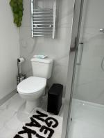 Beautiful new build studio in London - B&B Sutton