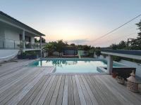 Villa ANAVI - maison 4 chambres et piscine - B&B Saint-Caprais-de-Bordeaux