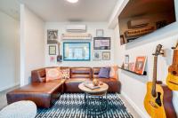 Stay Portland - Crossroads Vintage Funk Penthouse - 94 WalkScore - B&B Portland