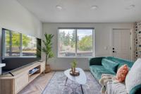 Stay Portland - The Woodstock Inn - Reed College & Vintage Shops - B&B Portland