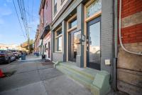 Central Lawrenceville 2 Spacious and Stylish Two Bedroom Apartment with Free Street Parking - Chambres d'hôtes Pittsburgh