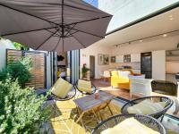 The Palm Flats Sunlit Serenity 300m from Sea - Chambres d’hôtes Le Cap