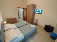 Camera Doppia con Letti Singoli e Bagno in Comune