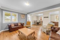 Bright and Stylish Family Home Near Niagara Falls - Chambres d'hôtes Thorold