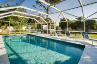 4 Mi to Siesta Key Beach Sunny Home with Hot Tub! - Bed and Breakfast Sarasota