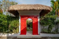 Tropical Oasis of Calm in the Heart of Seminyak, 4BR Villa Luisha - B&B Seminyak