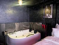 Studio with Spa Bath