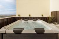 Top-Floor 2BR, Sea and city Views & Jacuzzi - B&B Faro