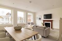 Stylish West Kensington Duplex with Modern Comforts - Ferienwohnung London