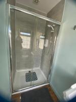 Dreibettzimmer mit Bad