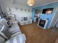 46 Hectors, Sunbeach, Scratby - Two bed chalet, sleeps 4, pet friendly, free Wi-Fi, free entry to onsite clubhouse and bed linen and towels included - Chambres d’hôtes Great Yarmouth