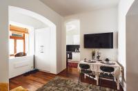 Pristine 2BD Apartment in Central Vienna Walking Distance to 1 District - Bed and Breakfast Wenen
