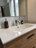 Lovely 1BR & 1LR Apartment, Only 15 Min Walk to City Center - B&B Ghent