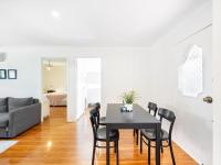 Sunny Stay 2BR in Prime Location - Chambres d’hôtes Brisbane