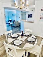 Coastal Condo with pool, minutes from beach - Bed and Breakfast Saint Simons Island