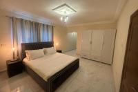 3 Bed Apartment Sleeps 6 - Parking Patio Wifi - Ferienwohnung Freetown