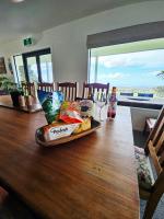 Hosts on the Coast Tui Hills - B&B Aongatete