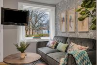 Downtown Vista - 5 mins to Water - Pet - Bed and Breakfast Cornwall