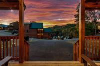 Majestic Cabin, HotTub, Game Room, 5 min Dollywood - Chambres d'hôtes Pigeon Forge