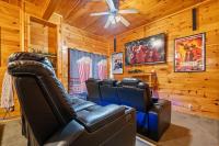 Exclusive Attraction Ticket Prices! Cabin with Great Views, 2 Hot Tubs, Theater, Game Rm - Ferienwohnung Pigeon Forge