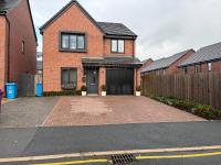 Modern Detached House with multiple parking and large garden next to Anfield Stadium - B&B Liverpool