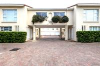 Pachena Place - 600m to Beach, King Bed, Free Fibre Wifi, 2 x Smart TVs, Patio & BBQ - B&B Plettenberg Bay