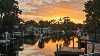 Wet Feet Retreat at Weeki Wachee, The Perfect Riverfront Escape - Bed and Breakfast Spring Hill