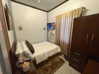 Goldland Caelestis Guest House - B&B Bacolod City