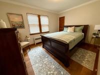 Charming Cozy 2 br 1 ba apt near Oak Park fast wifi near transportation - Chambres d'hôtes Berwyn