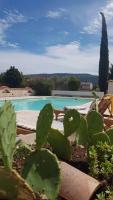 Clos Saint Antoine - Grand T2, terrasse, piscine, terrain de pétanque - B&B Cuges-les-Pins