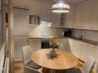 Valoisa saunallinen luhtitalokaksio Joupista - B&B Seinäjoki