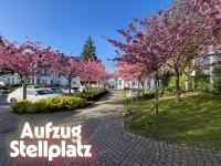 Beste Lage mit Warnowblick - großer Balkon, zwei Schlafzimmer, Aufzug, Stellplatz - B&B Rostock