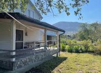 Будиночок над річкою - B&B Korchyn