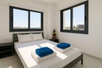 Bright Stylish Flat With Balcony & Shared Pool - Ferienwohnung Skála