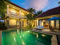Villa Cometa Prime Seminyak by Adam Jyota Management, Free Floating Breakfast - B&B Seminyak