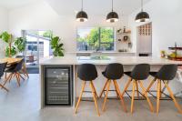 Spacious 6BR Family Home - Double Garage - Chambres d'hôtes Christchurch