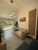 Maison avec grand espace en hauteur - B&B Saint-Georges-des-Coteaux