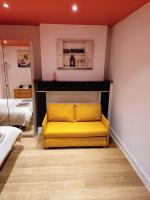 Modern half-basement 1BR near Montgomery & VUB - B&B Bruselas