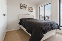 Contemporary Comfort Brand New Deanside Retreat - B&B Caroline Springs