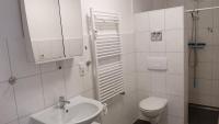 RJS Lambach GbR, Ferienwohnung am Dorfplatz - B&B Waldkappel