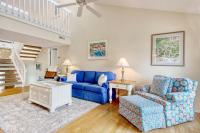 Pelican Watch 8a, Lakefront Villa with Pool and Short Easy Flat Walk to Beach - Chambres d'hôtes Pawleys Island