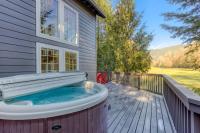 Lazy Bear Lodge · Spacious 6BR Lodge with Chef's Kitchen, Hot Tub, Golf Views and more - B&B Mount Hood Village