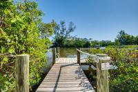 Canal Front Home with Large Boat Dock, 3 Min Walk to Beach - Bed and Breakfast Anna Maria